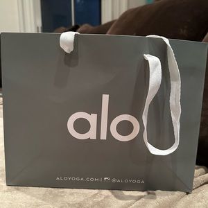 ALO yoga medium gift bag - perfect condition